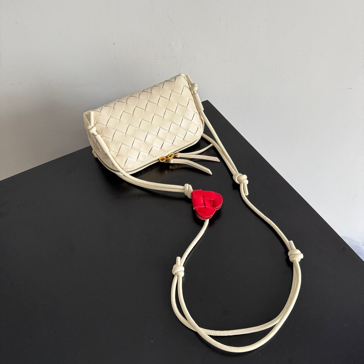 Bottega Veneta 794258 Black Pouch Bag - detail image 5