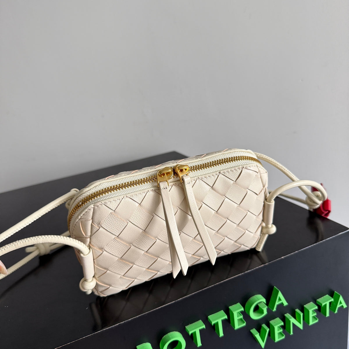 Bottega Veneta 794258 Black Pouch Bag - detail image 4