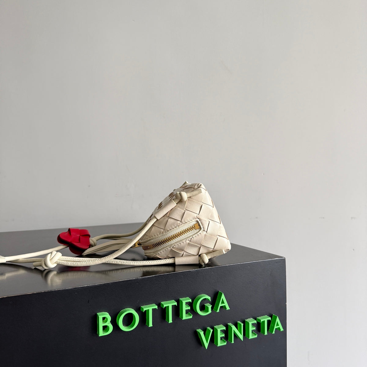 Bottega Veneta 794258 Black Pouch Bag - detail image 2
