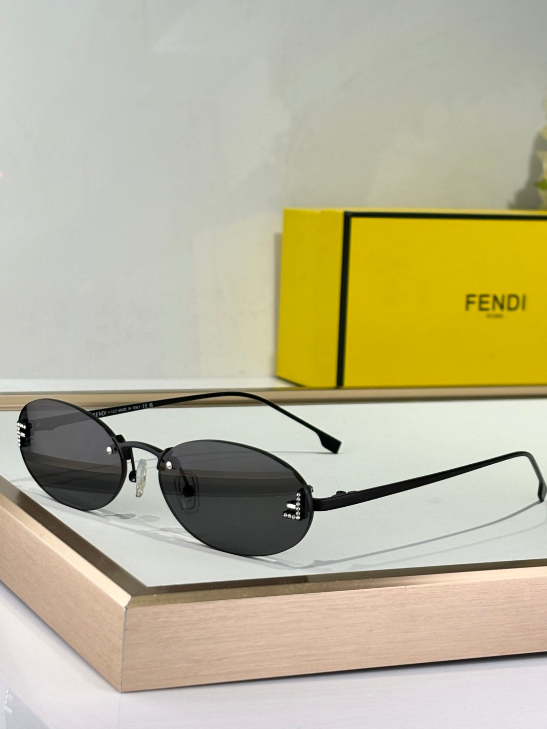 FIRST CRYSTAL RIMLESS OVAL FRAME SUNGLASSES FE4075US IN METAL