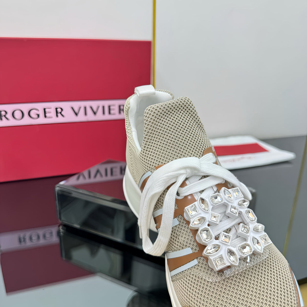 ROGER VIVIER VIV' RUN SNEAKERS IN BEIGE TECHNICAL FABRIC WITH BROWN AND WHITE CALFSKIN