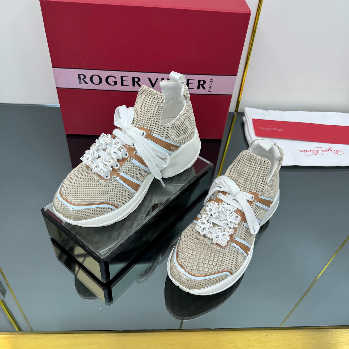 ROGER VIVIER VIV' RUN SNEAKERS IN BEIGE TECHNICAL FABRIC WITH BROWN AND WHITE CALFSKIN