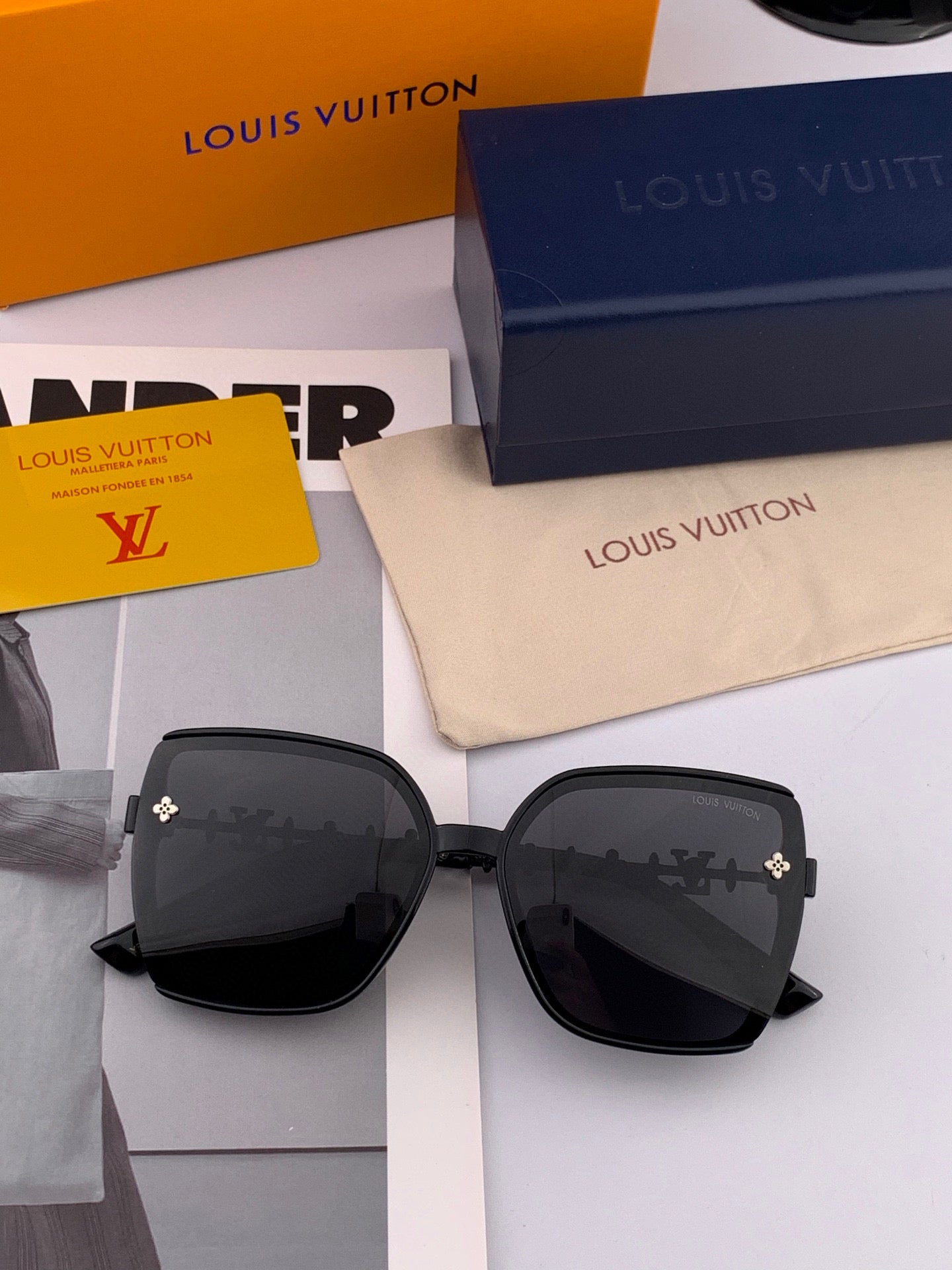 LOUIS VUITTON SQUARE SUNGLASSES L3992 IN ACETATE EMBOSSED LOGO