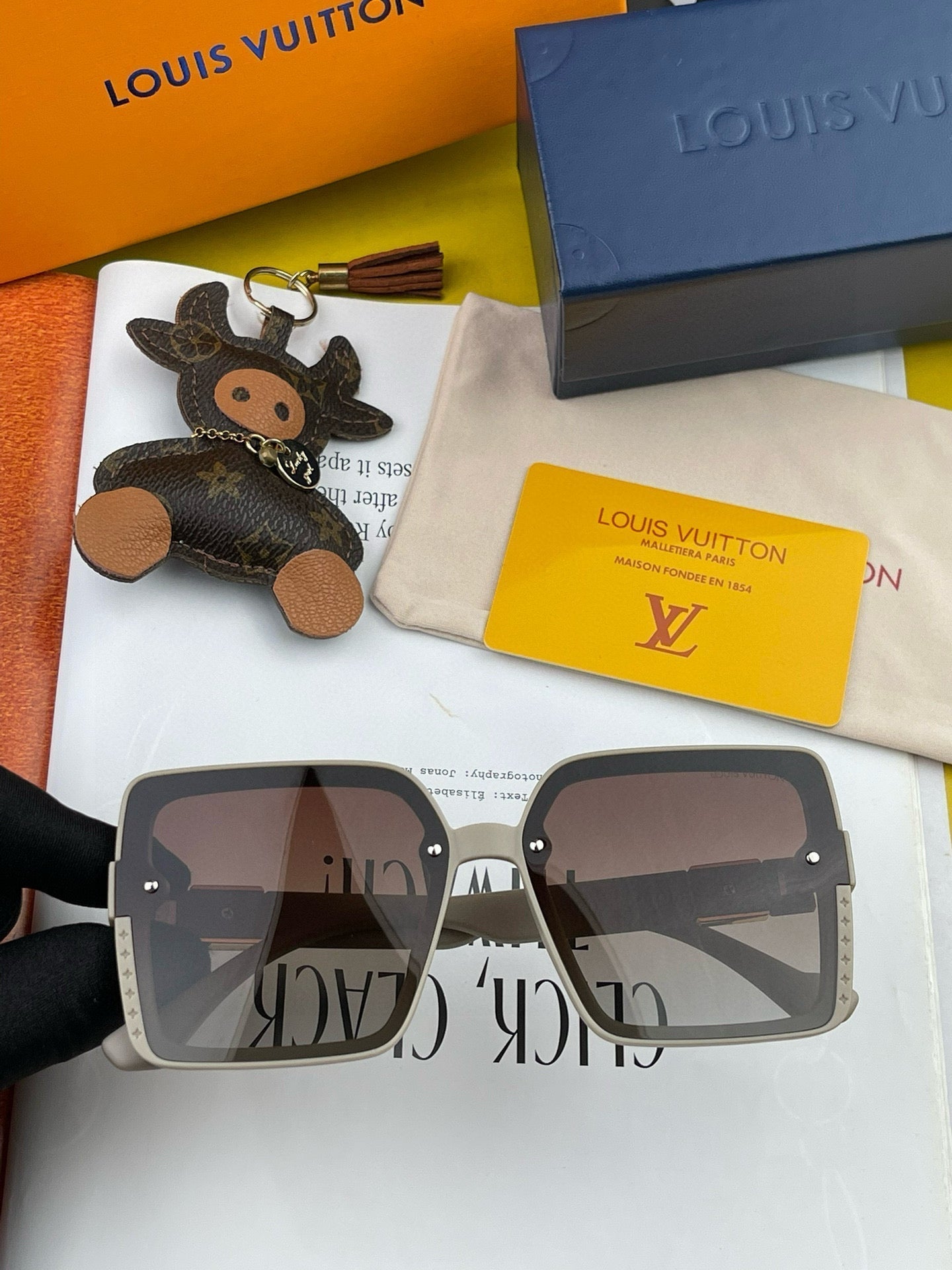 LOUIS VUITTON LARGE SQUARE SUNGLASS L1845 IN ACETATE