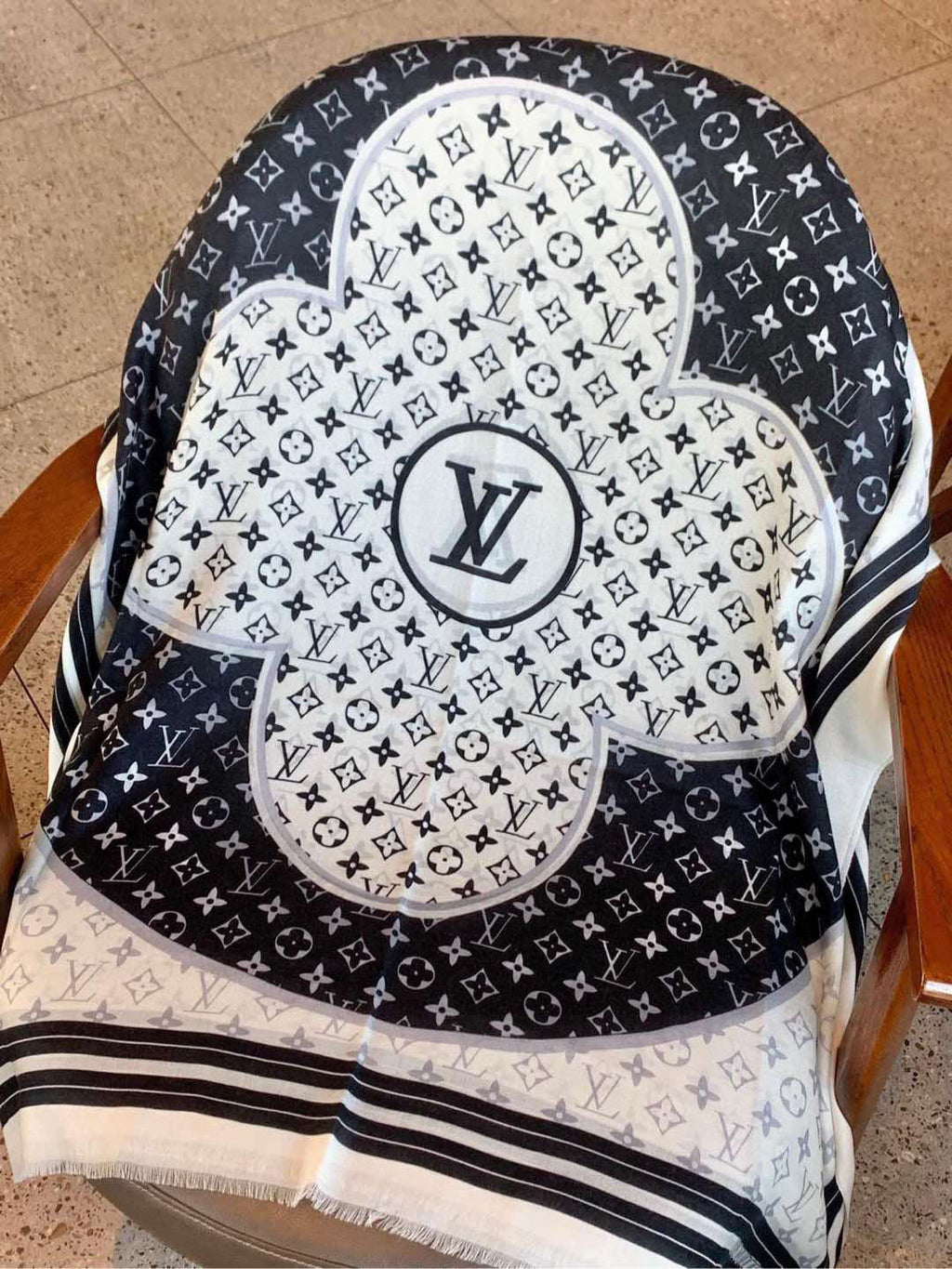 LOUIS VUITTON LV SCARF 200 CM IN CASHMERE 732076