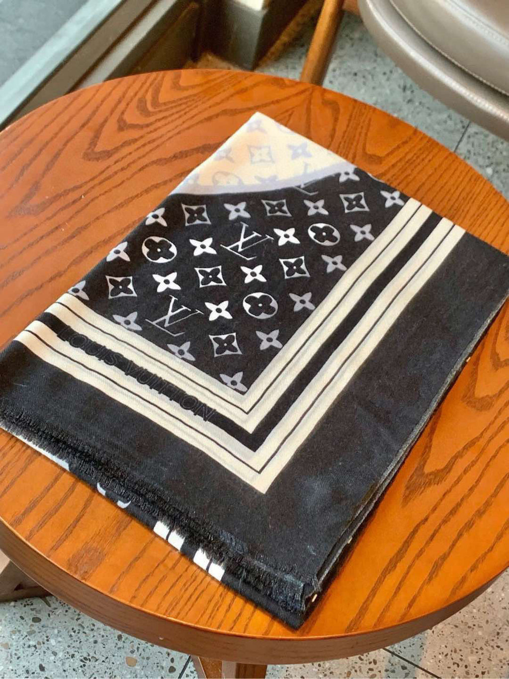 LOUIS VUITTON LV SCARF 200 CM IN CASHMERE 732078