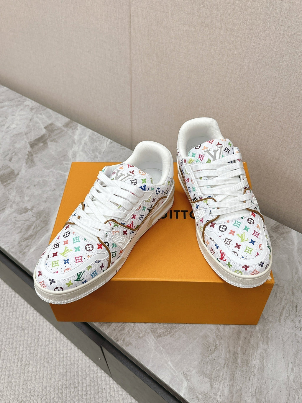 LOUIS VUITTON TRAINER SNEAKER IN WHITE MIX COLORFUL CALFSKIN