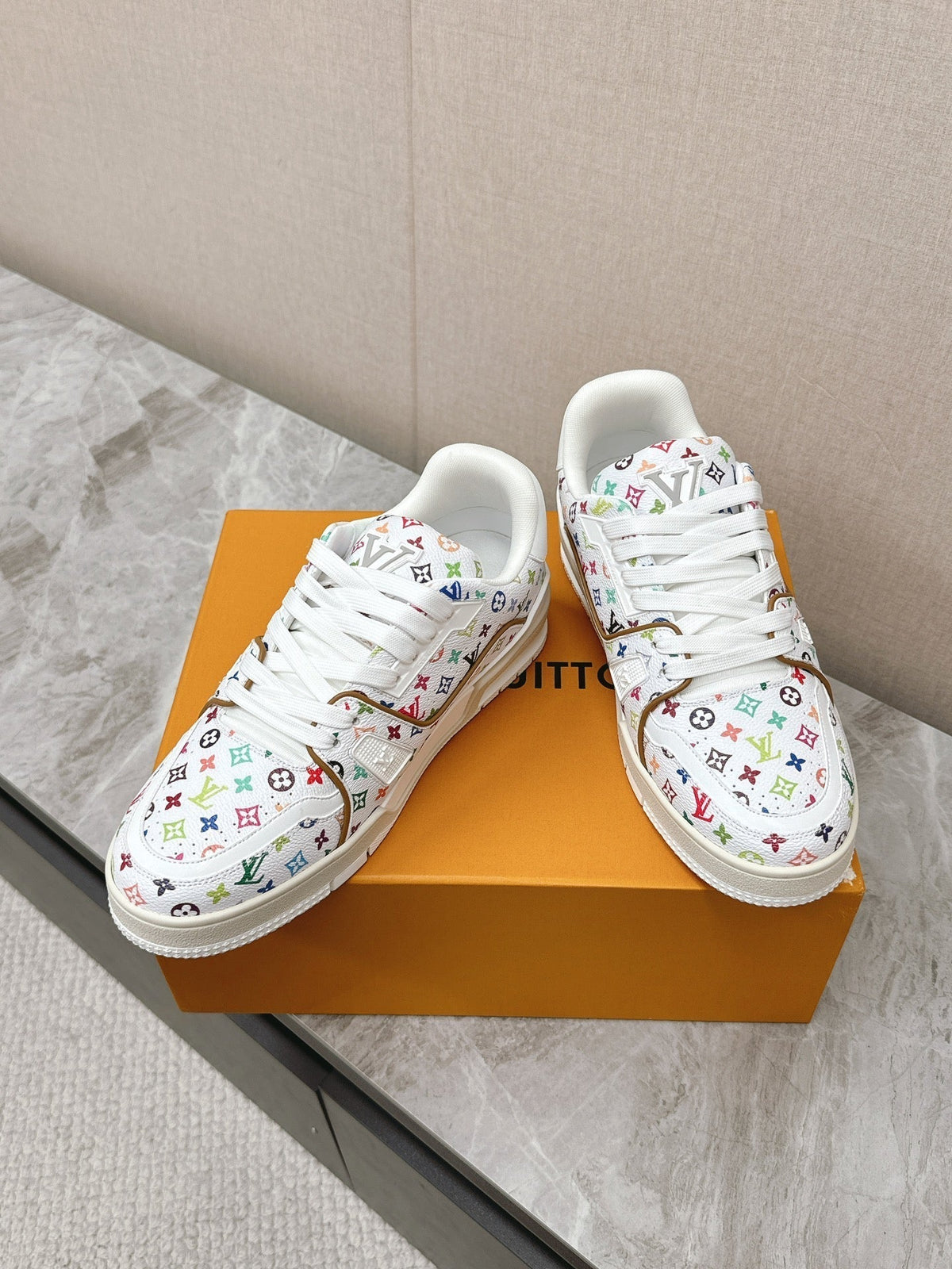 LOUIS VUITTON TRAINER SNEAKER IN WHITE MIX COLORFUL CALFSKIN