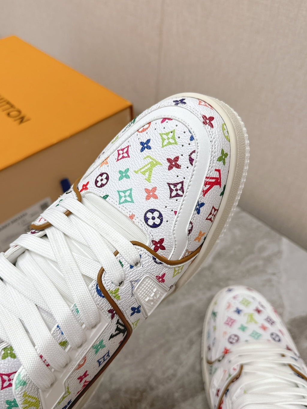 LOUIS VUITTON TRAINER SNEAKER IN WHITE MIX COLORFUL CALFSKIN