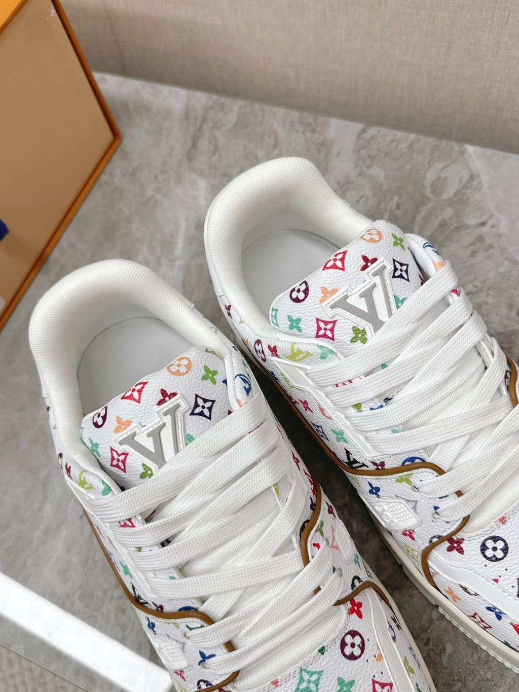 LOUIS VUITTON TRAINER SNEAKER IN WHITE MIX COLORFUL CALFSKIN