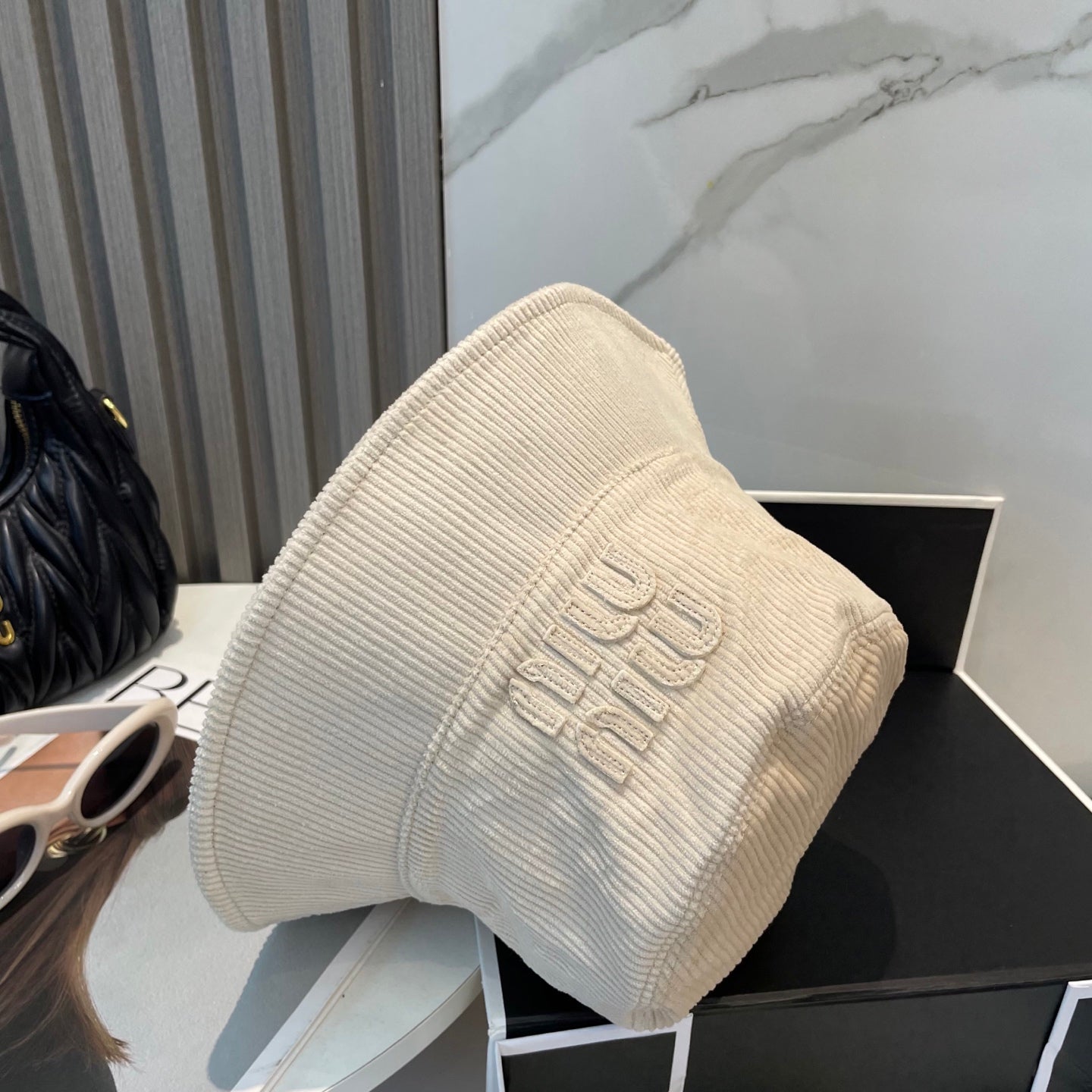 MM BUCKET IN CREAM WHITE VELVET WITH LOGO