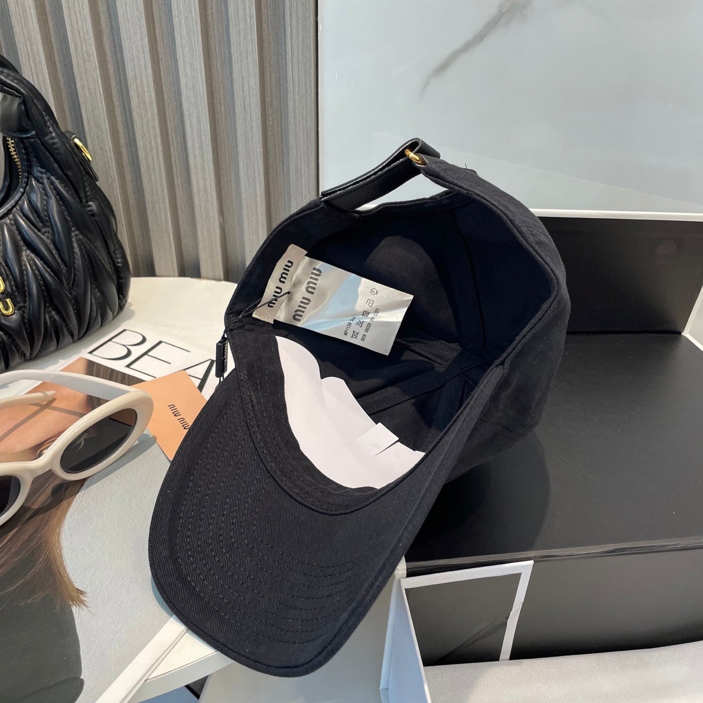 MM BASEBALL CAP IN BLACK FABRIC BRAND EMBROIDERY