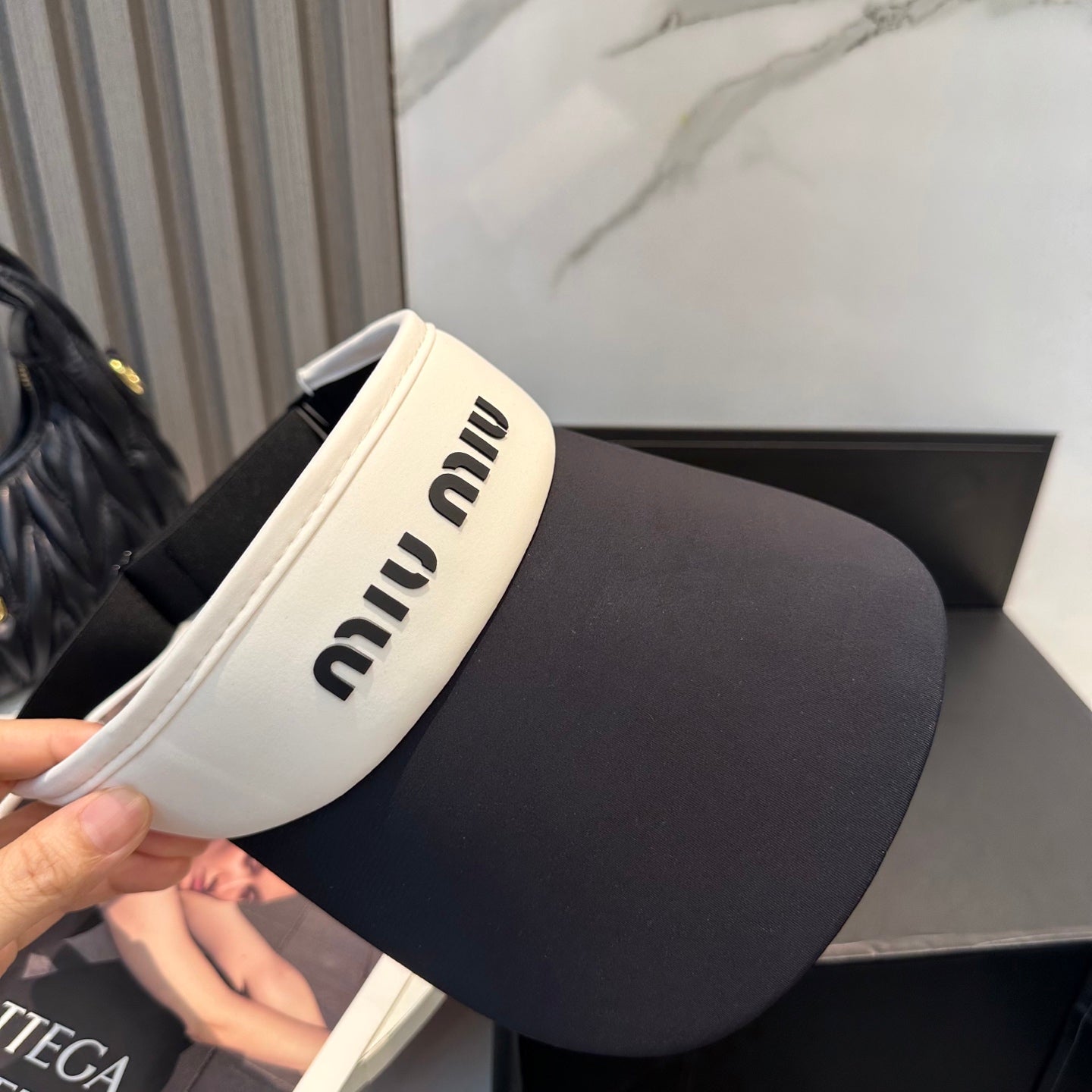 MM SPORT VISOR CAP IN BLACK MIX WHITE FABRIC