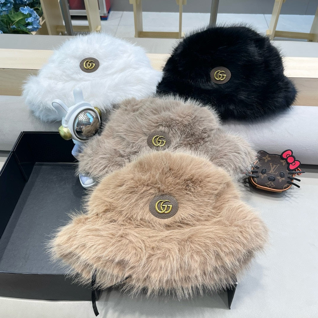 GUCCI BUCKET HAT IN KHAKI BROWN FOX FUR 404749