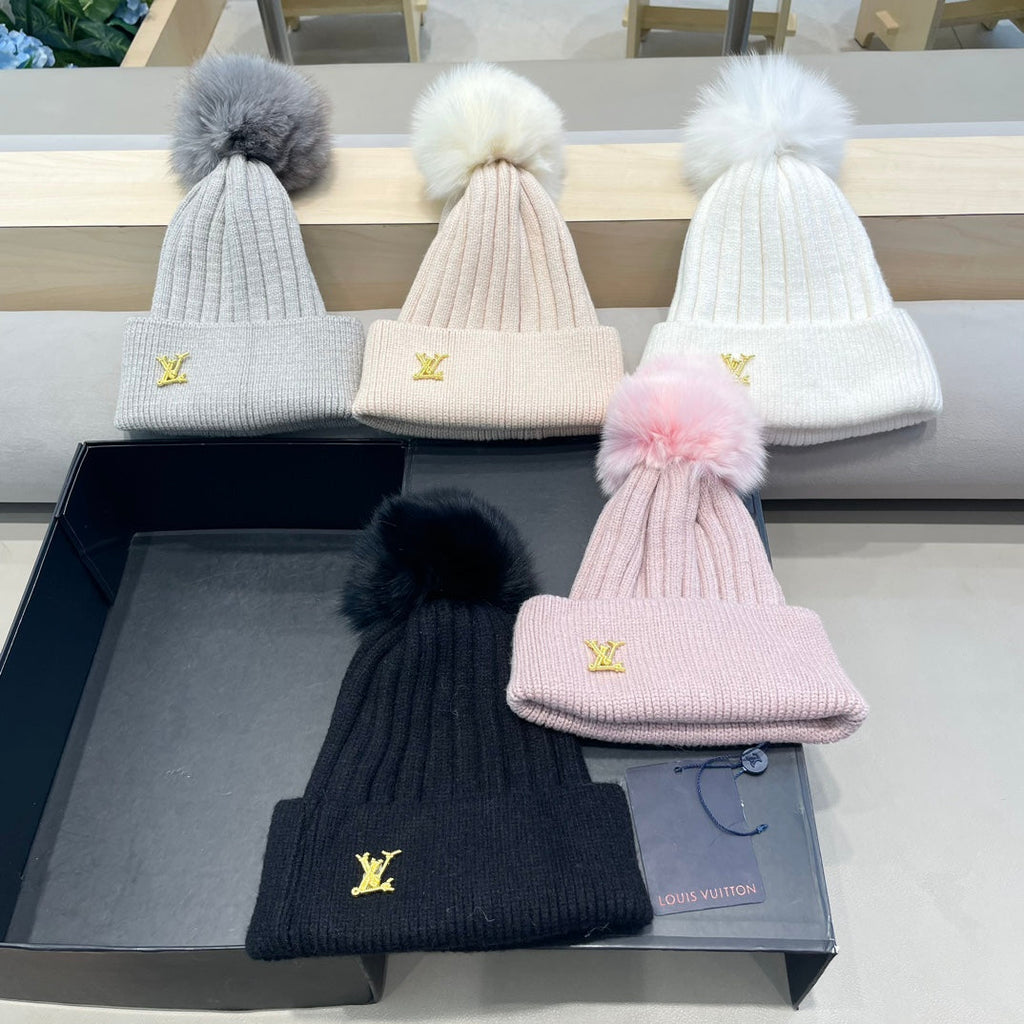 LOUIS VUITTON KNITTED BEANIE HAT IN LIGHT PINK WOOL AND FOX FUR 409789