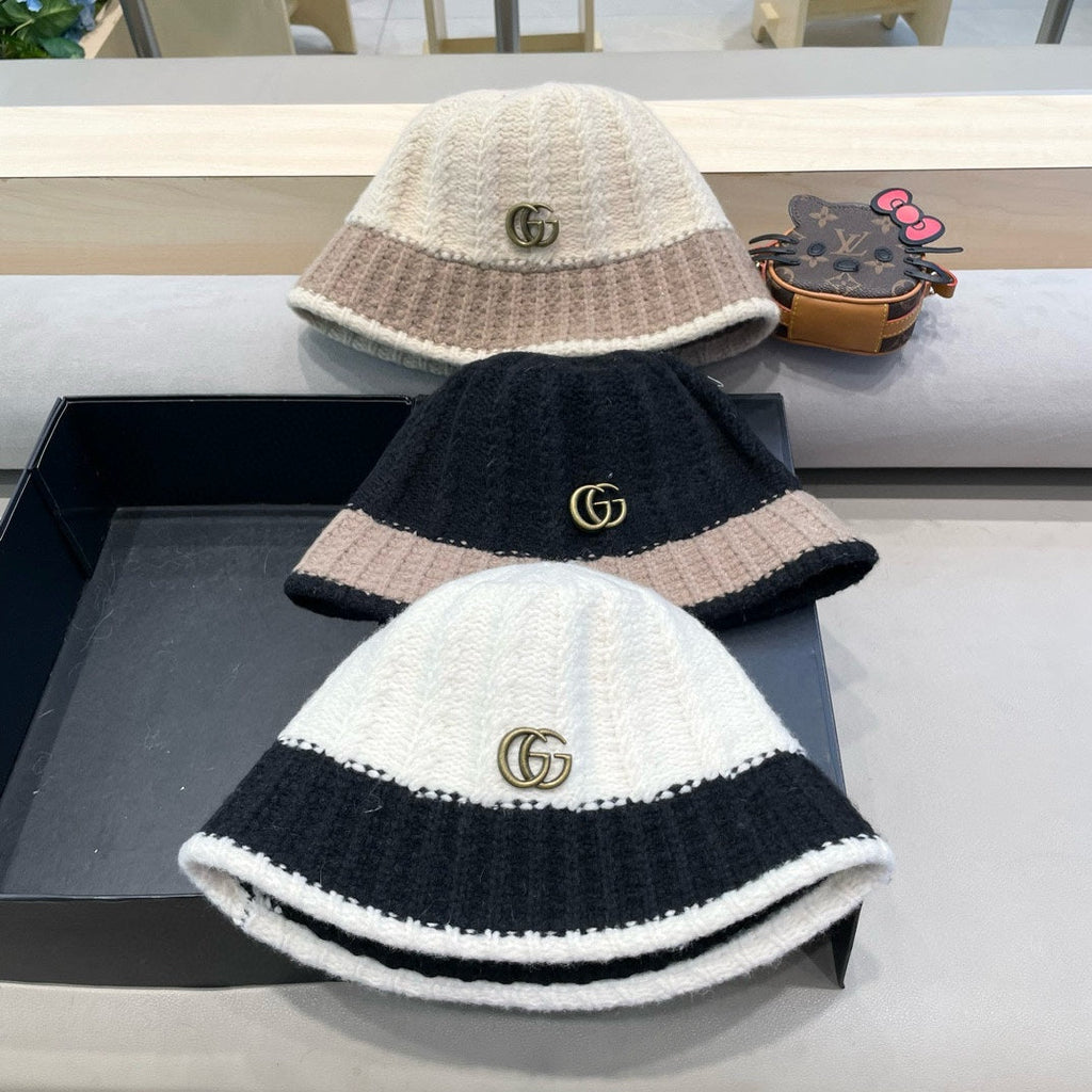 GUCCI KNIT BUCKET HAT IN WHITE MIX BLACK WOOL 431638