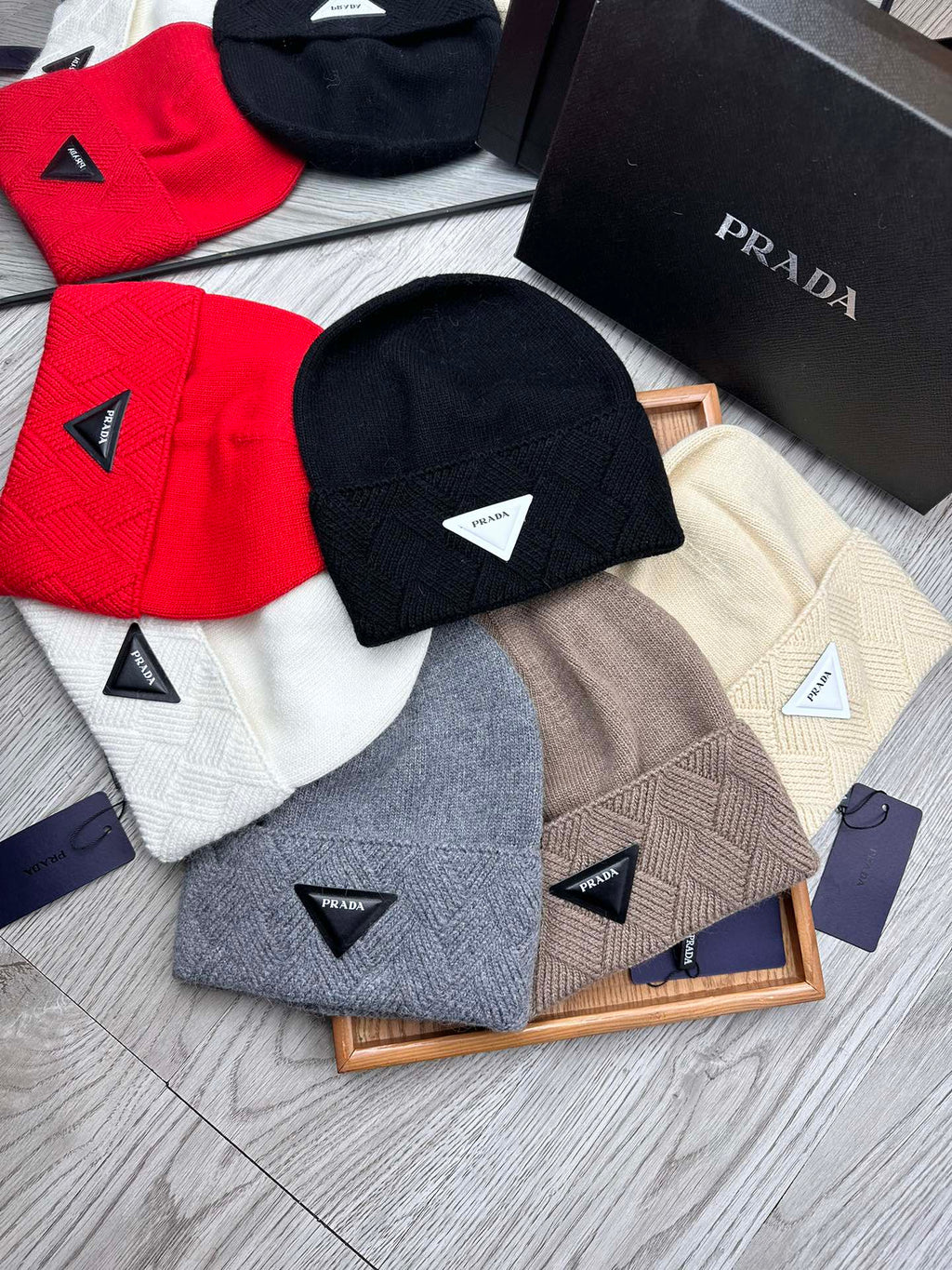 PRADA BEANIE HAT IN WHITE WOOL AND RABBIT FUR 342037