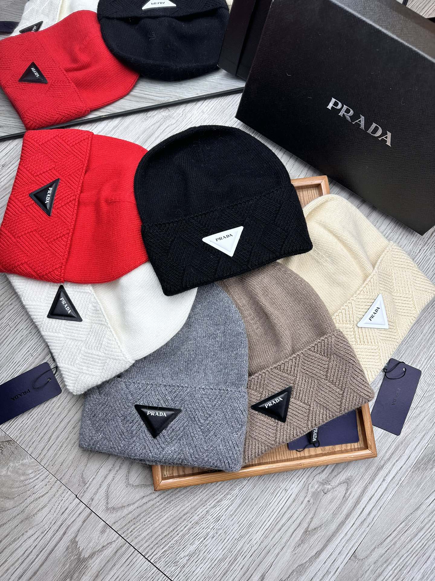 PRADA BEANIE HAT IN BLACK WOOL AND RABBIT FUR 342038