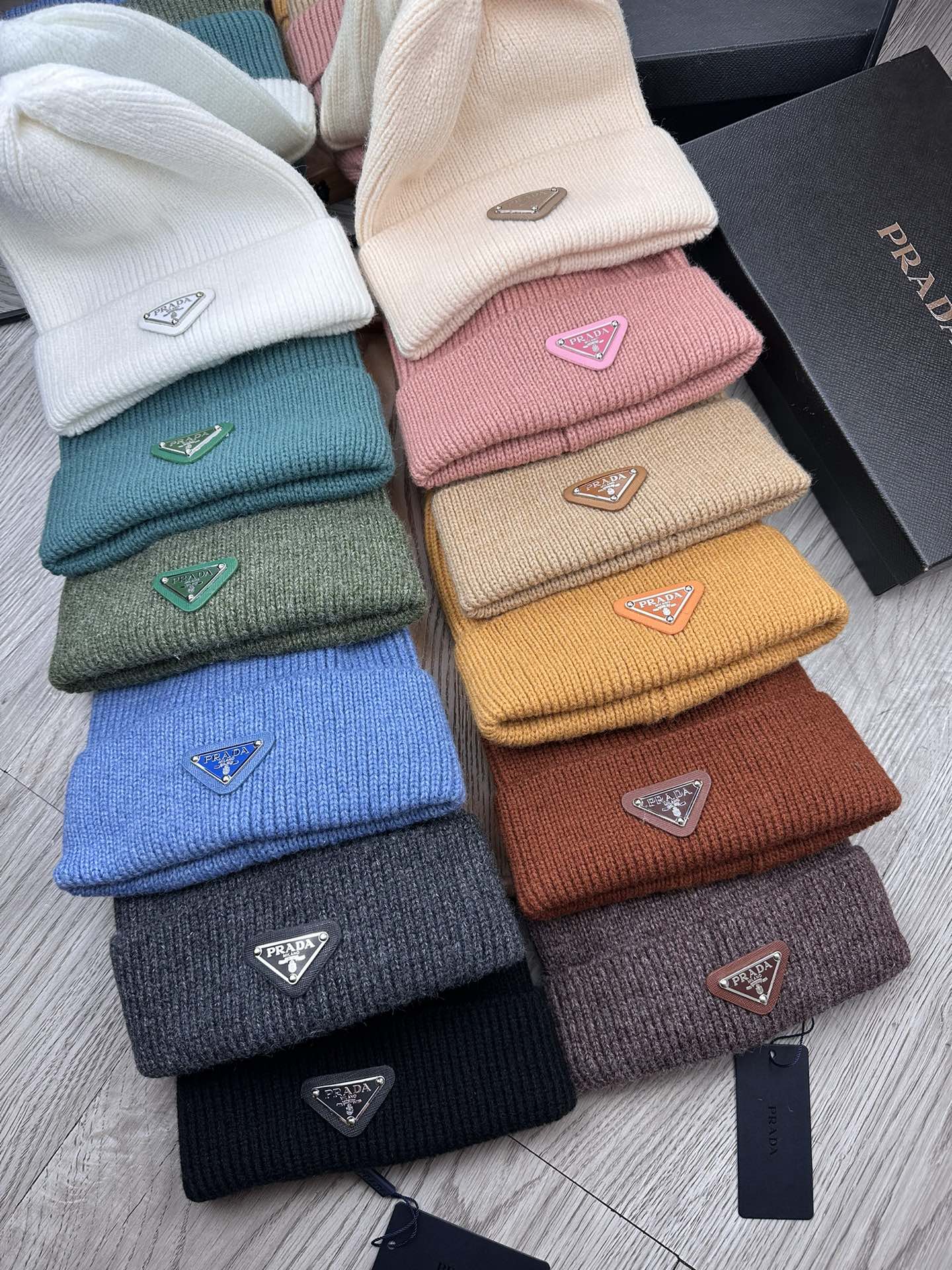 PRADA BEANIE HAT IN ROSE PINK WOOL 332401