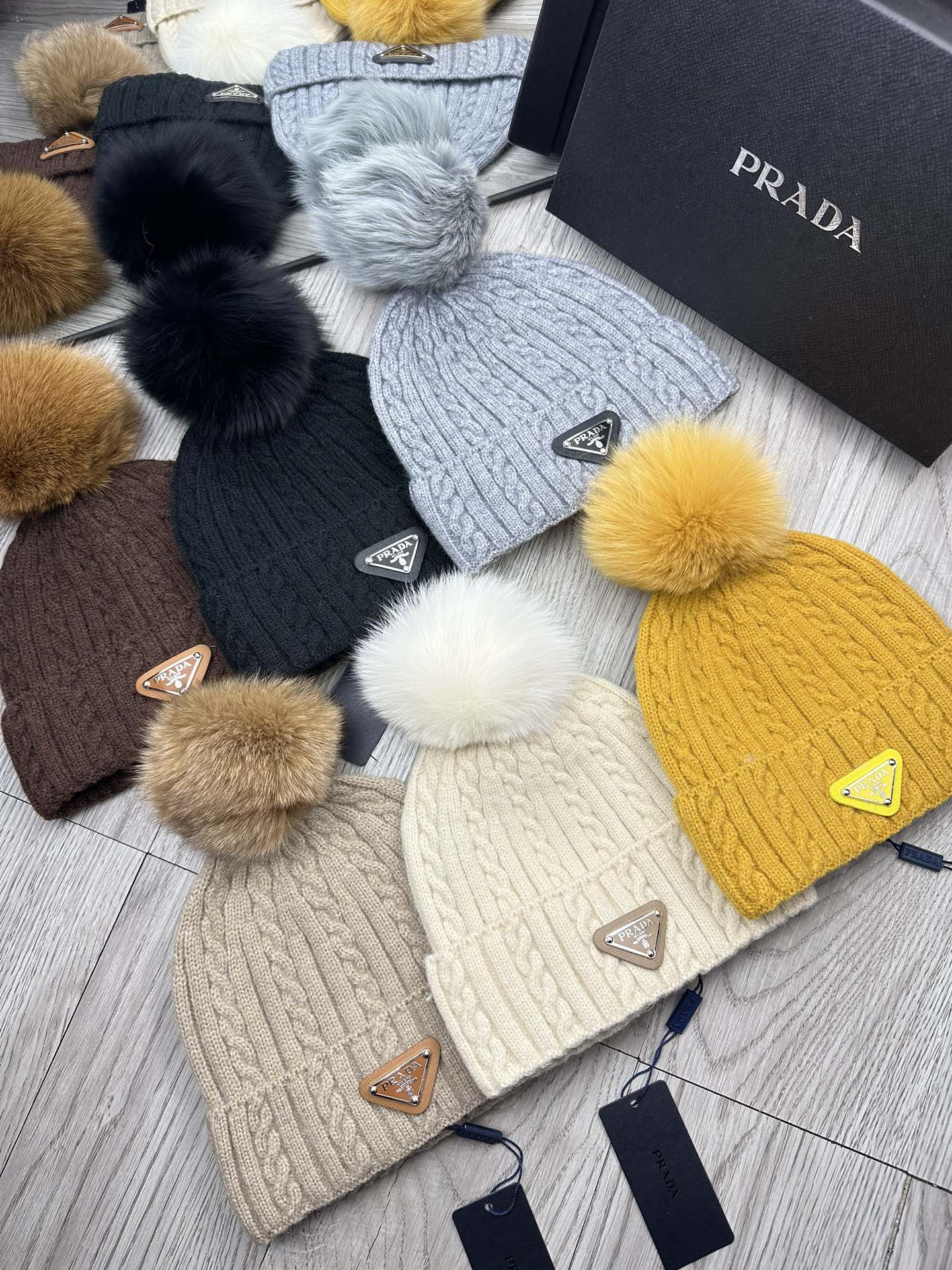 PRADA BEANIE HAT IN CAMEL BROWN WOOL 352367