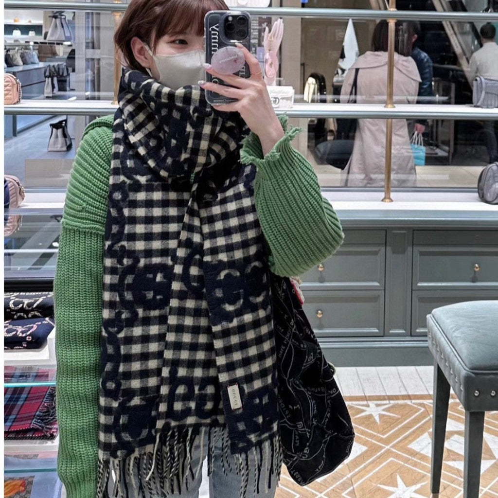 GUCCI SCARF 220 CM IN BLACK MIX WHITE WOOL 401165