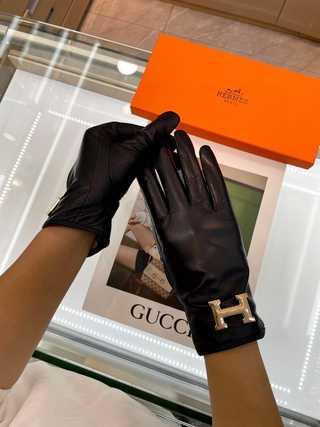 HERMES TOUCHSCREEN GLOVES IN BLACK LAMBSKIN WITH CASERE LINING