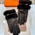 HERMES GLOVES WITH H LETTER IN BLACK SHEEPSKIN AND LAMB FUR 409344