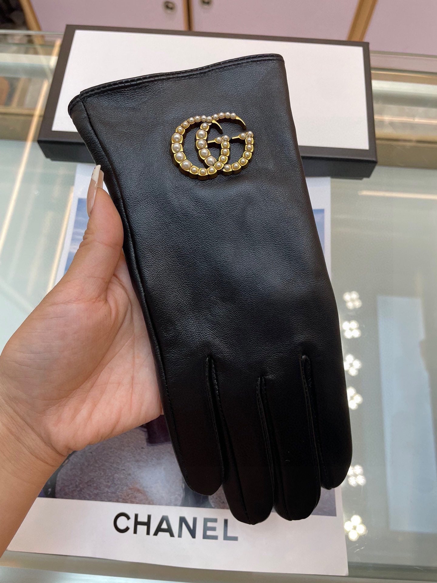GUCCI GLOVES IN BLACK LAMBSKIN AND FLEECE LINING 465050
