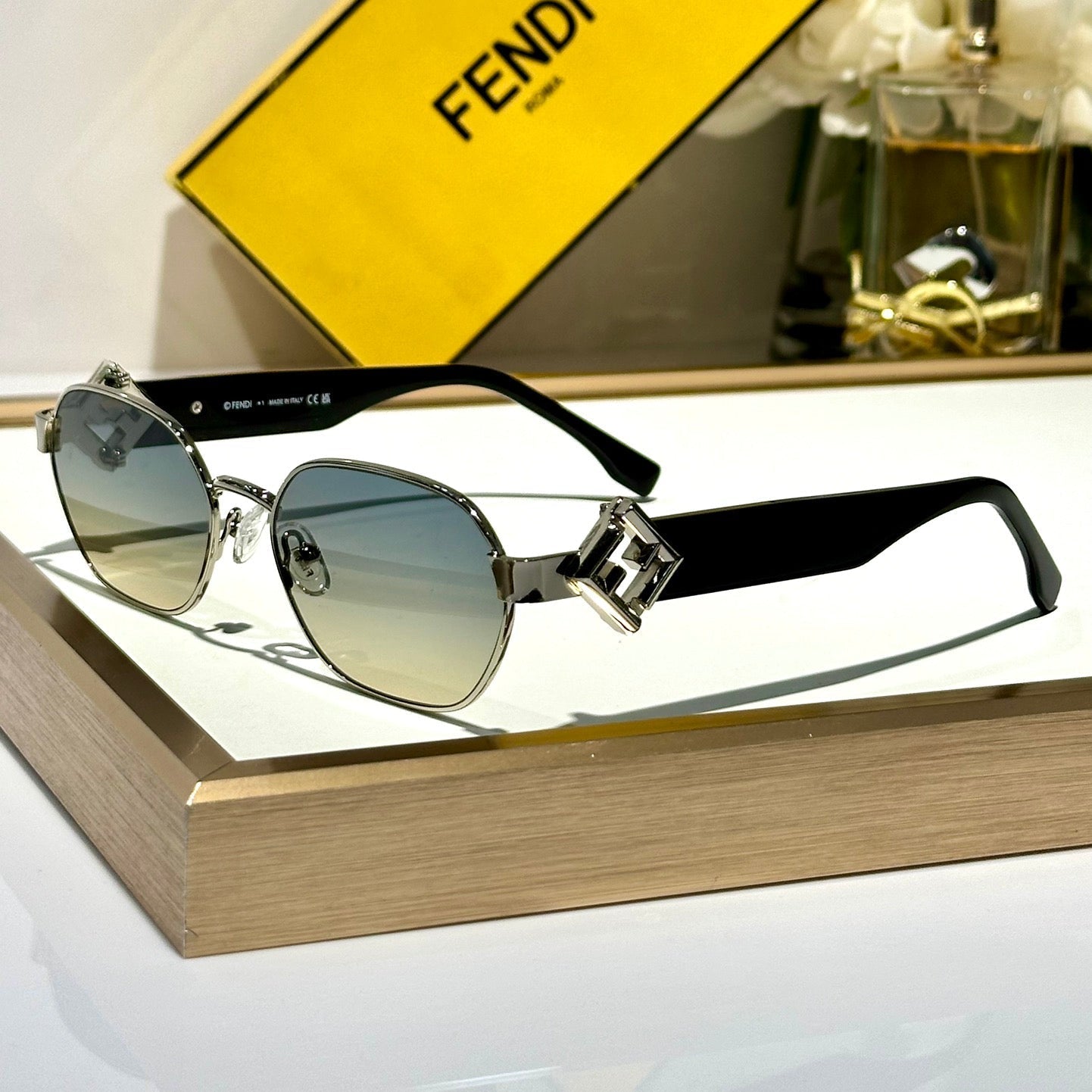 TRAVEL ROUND FRAME SUNGLASSES FE40148l IN METAL AND ACETATE