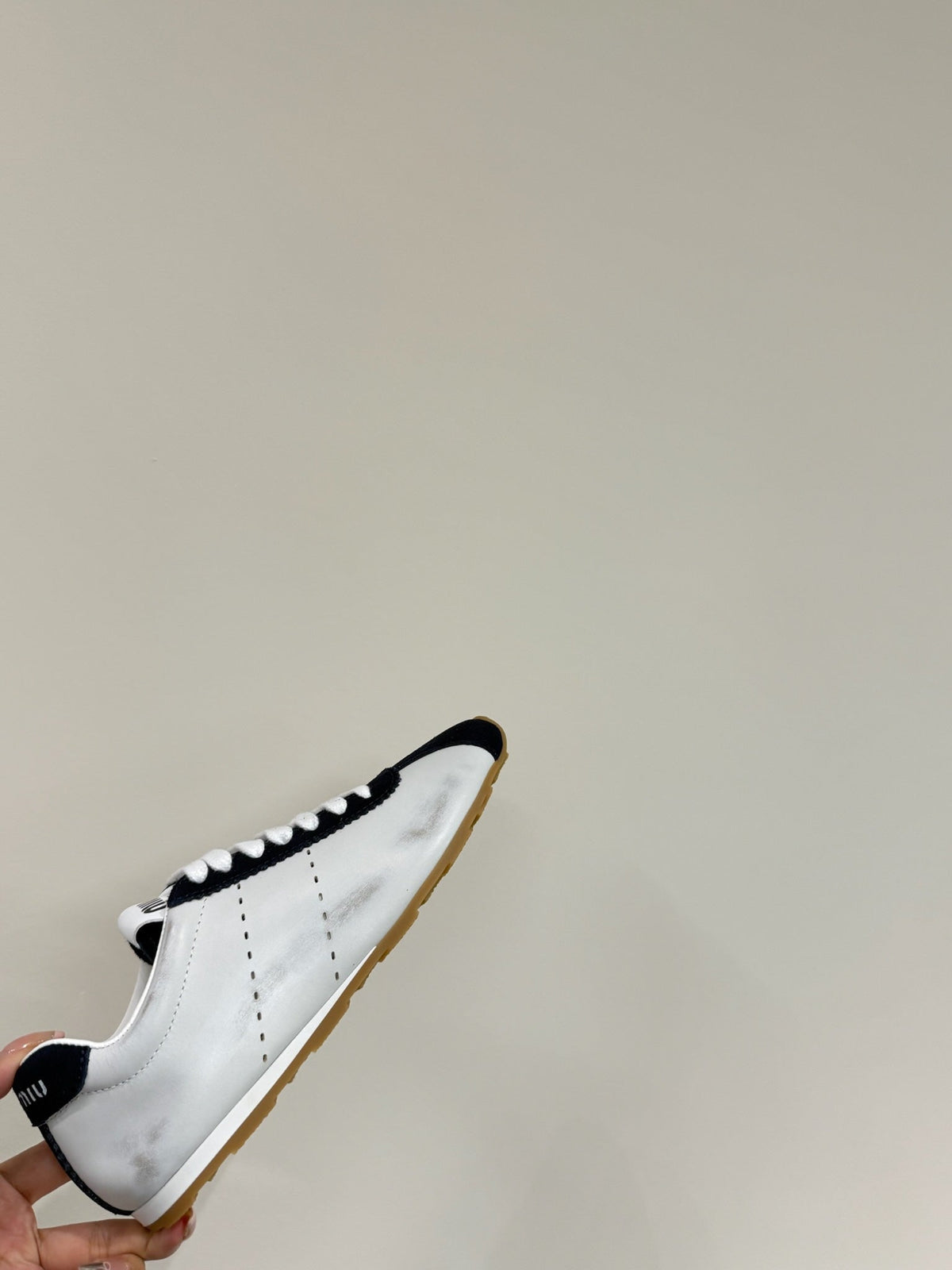 MIU MIU PLUME SNEAKERS IN WHITE NAPPA LAMBSKIN AND NAVY SUEDE