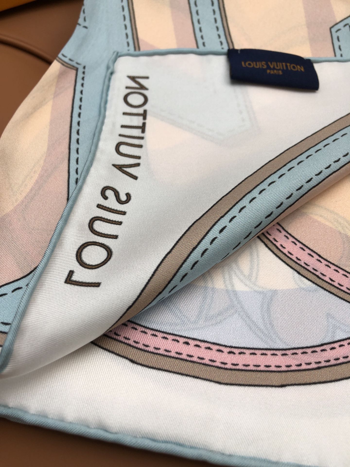 LOUIS VUITTON LV SCARF 90 CM IN SILK 704578