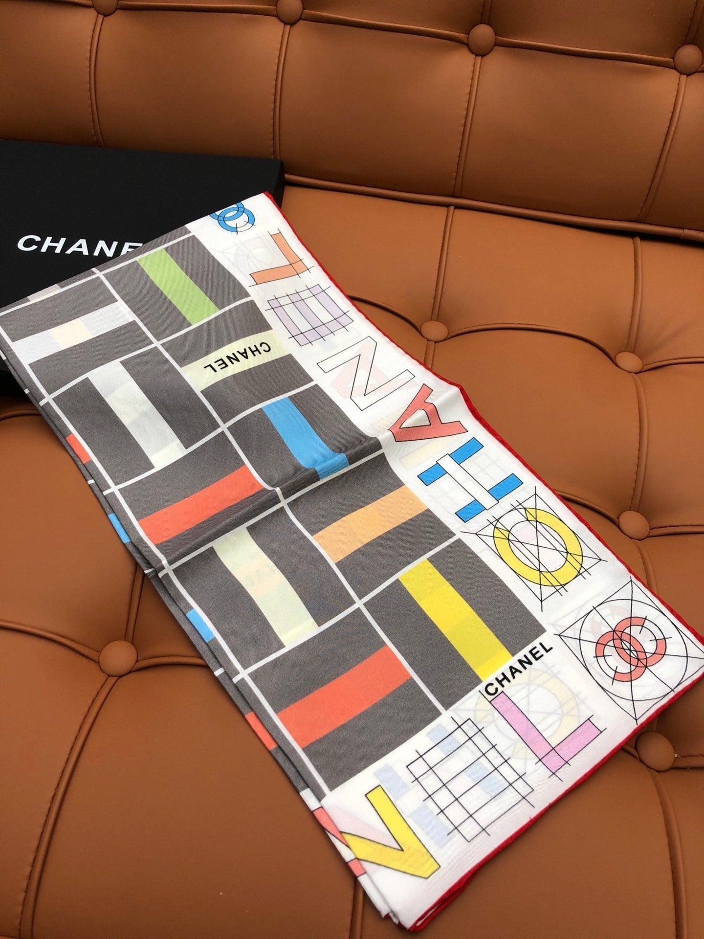 CHANEL 25S SCARF 90 IN SILK 704585