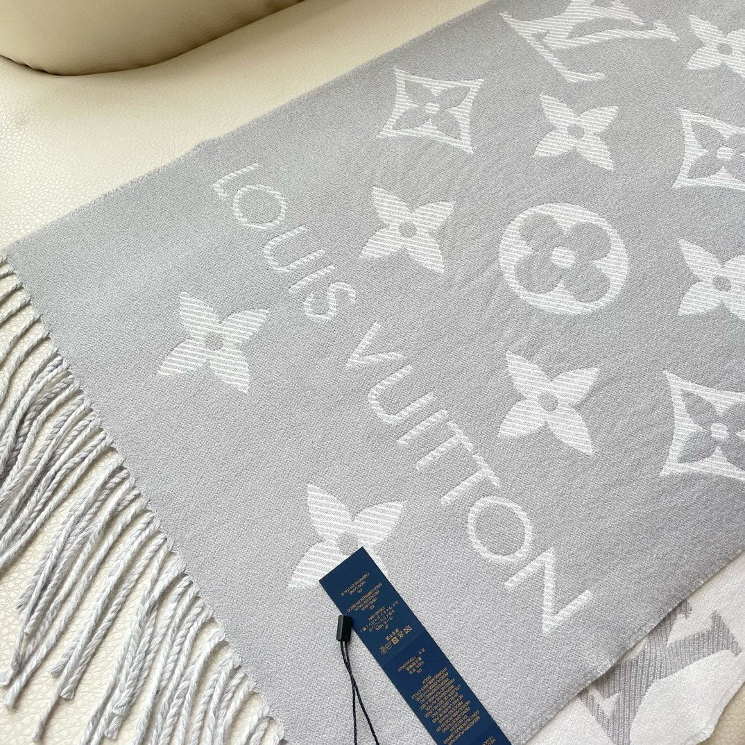 LOUIS VUITTON ESSENTIAL SCARF 186 CM IN LIGHT GRAY WOOL 399774