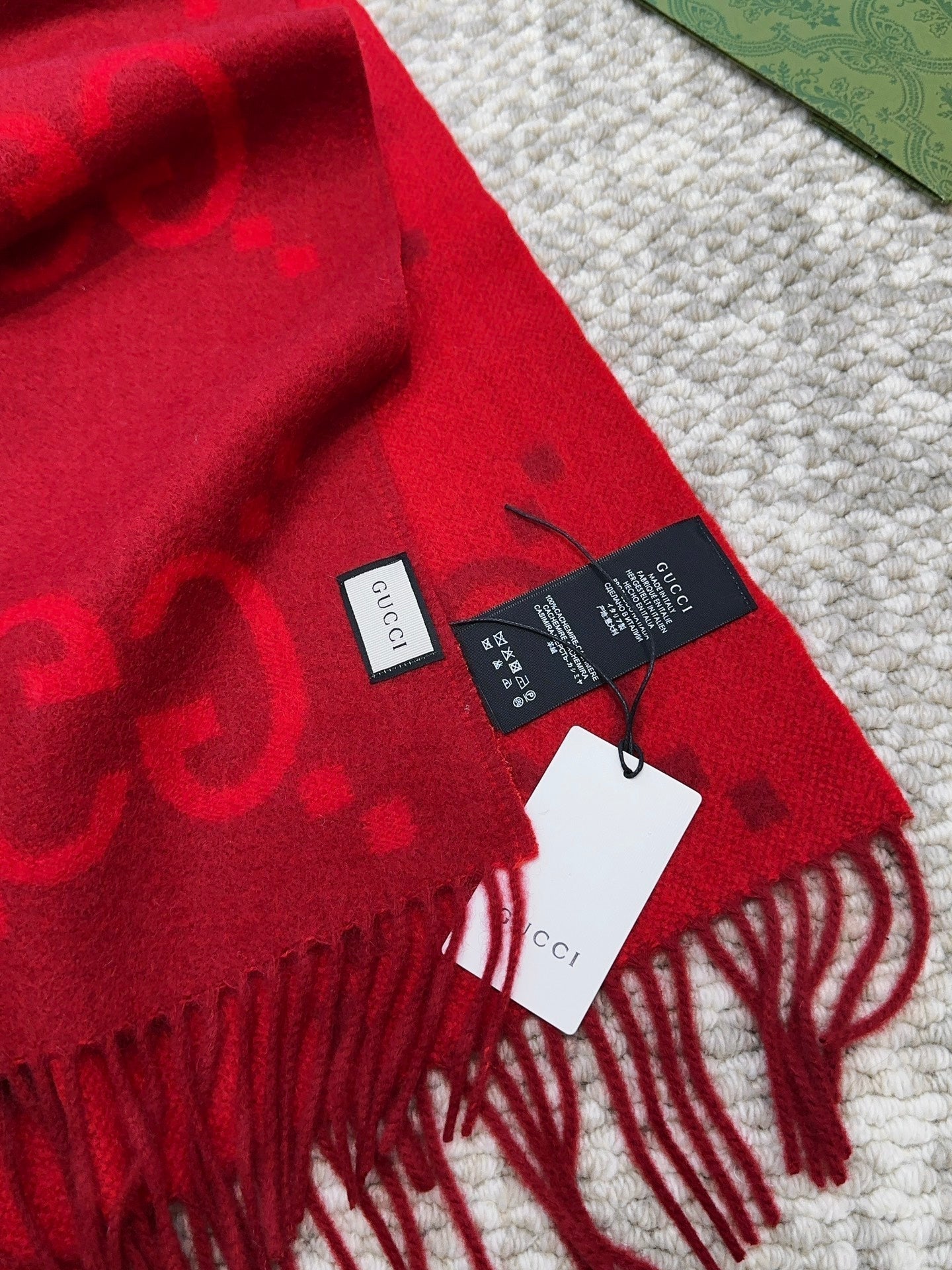 GUCCI SCARF 200 CM IN CHERRY RED CASHMERE 396378