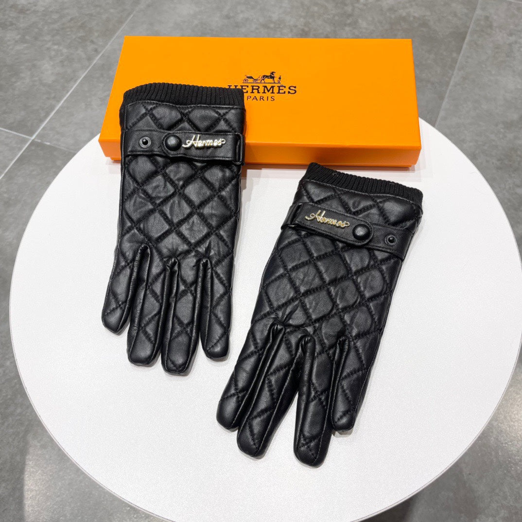 HERMES GLOVES IN BLACK LAMBSKIN AND WOOL LINING 109612