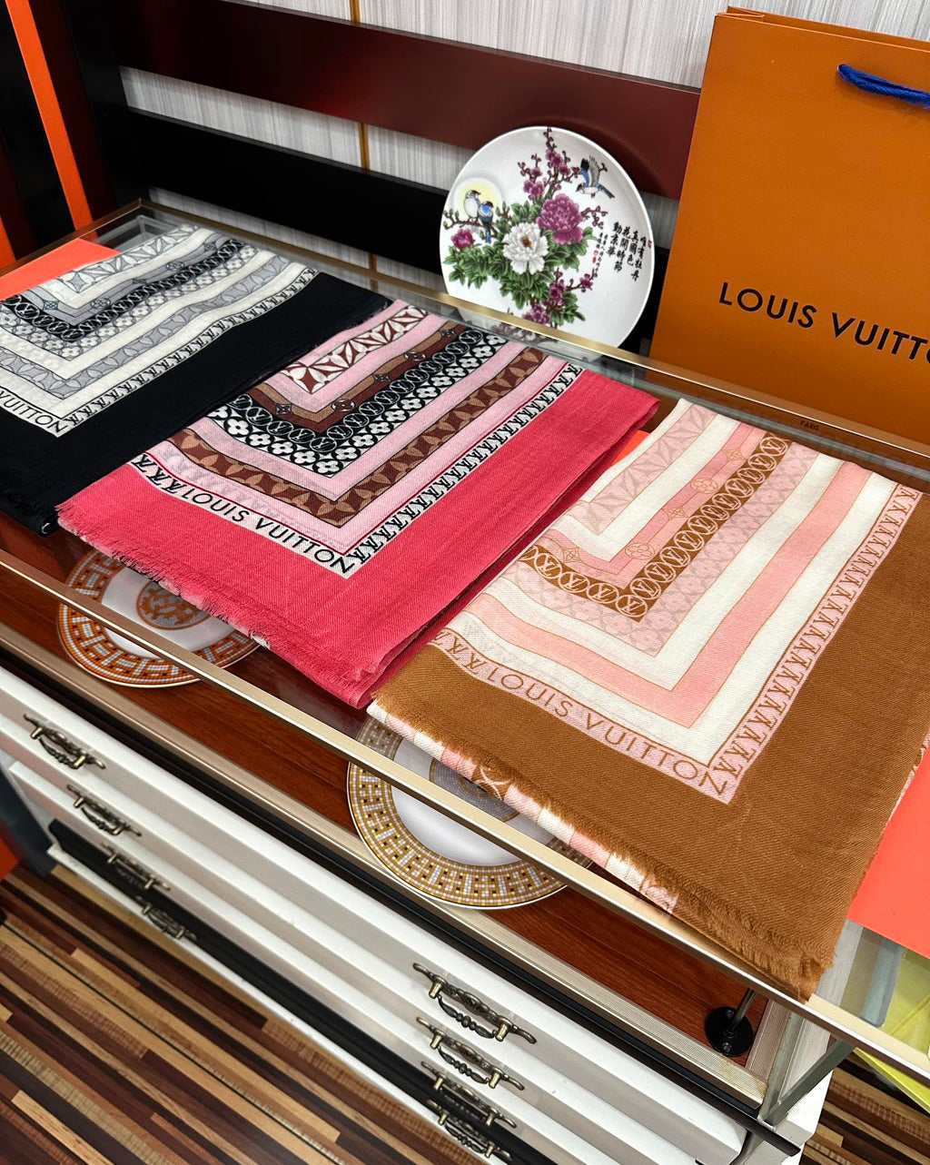 LOUIS VUITTON SCARF 200 CM IN BLACK MIX WHITE CASHMERE 394889