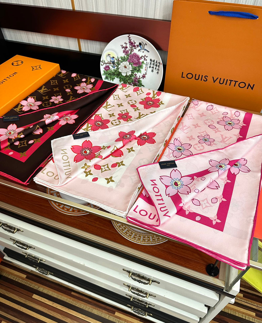 LOUIS VUITTON LV SCARF 90 CM IN SILK 723123