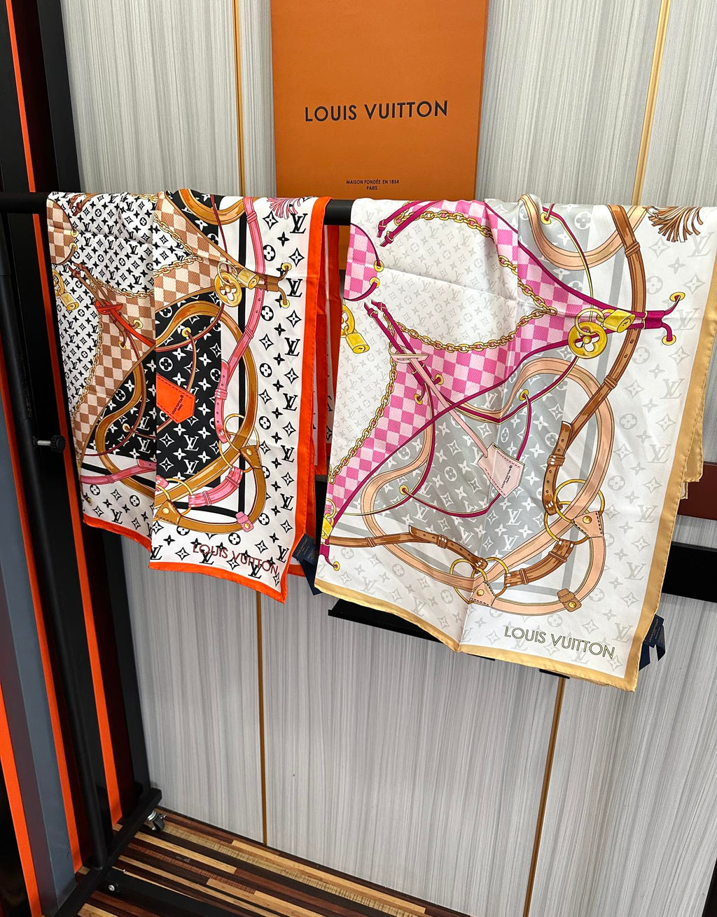 LOUIS VUITTON LV SCARF 90 CM IN SILK 729071