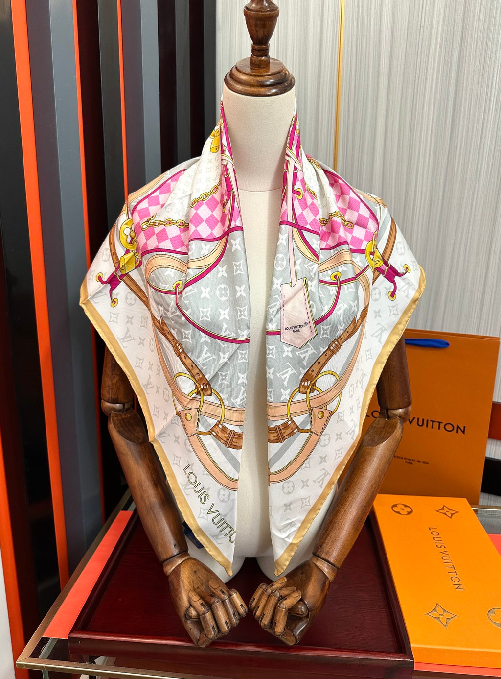 LOUIS VUITTON LV SCARF 90 CM IN SILK 729072