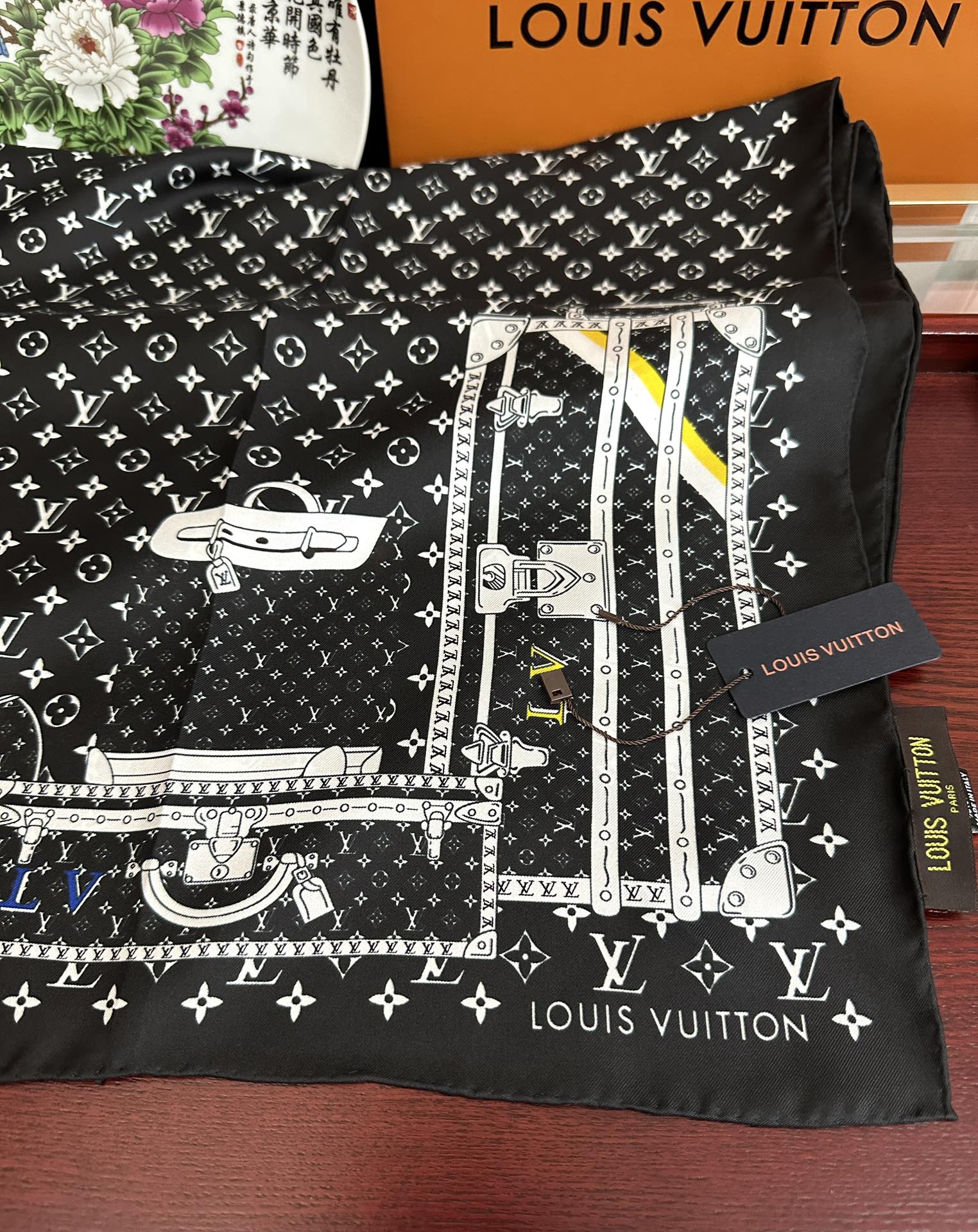 LOUIS VUITTON LV SCARF 90 CM IN SILK 733839
