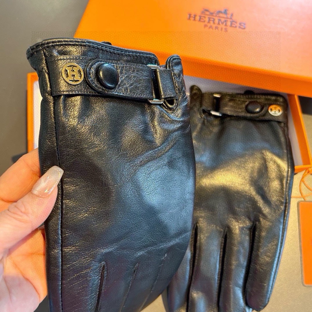 HERMES GLOVES WITH BUTTON IN BLACK SHEEPSKIN WITH LAMB FUR LINING