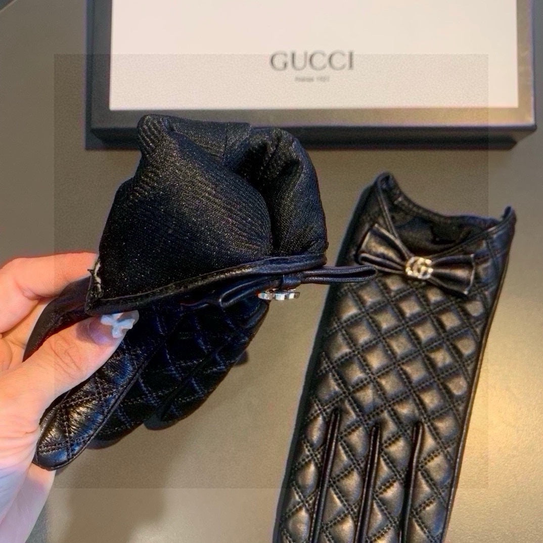 GUCCI TOUCHSCREEN GLOVES WITH BOW IN BLACK LAMBSKIN 467968