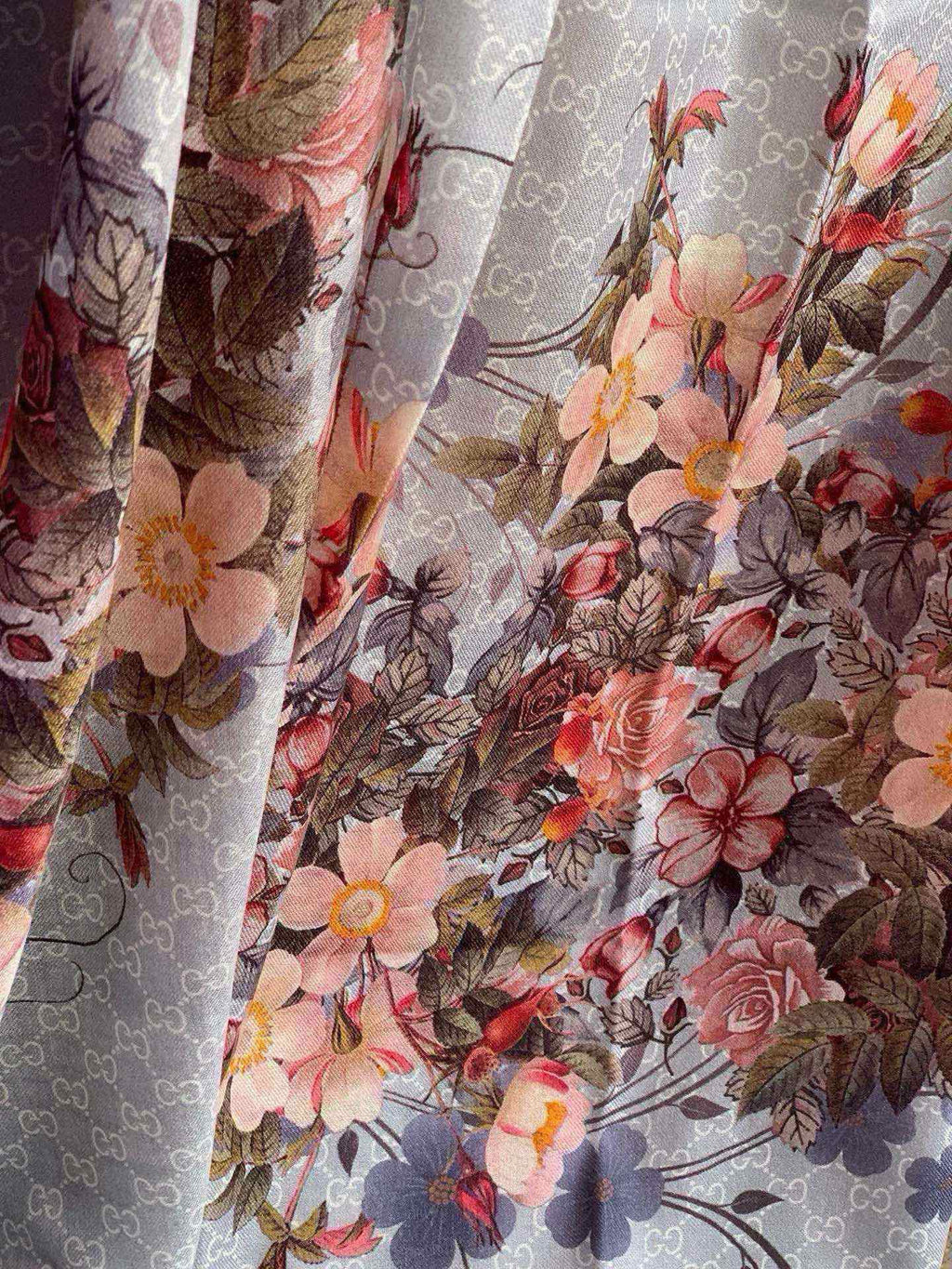GUCCI SCARF 200 CM IN DOVE GRAY CASHMERE WITH COLORFUL FLOWER 405255
