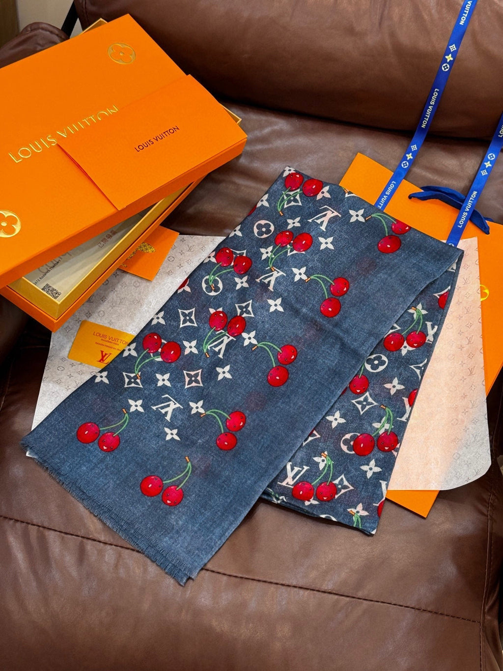 LOUIS VUITTON LV SCARF 200 CM IN CASHMERE 728982