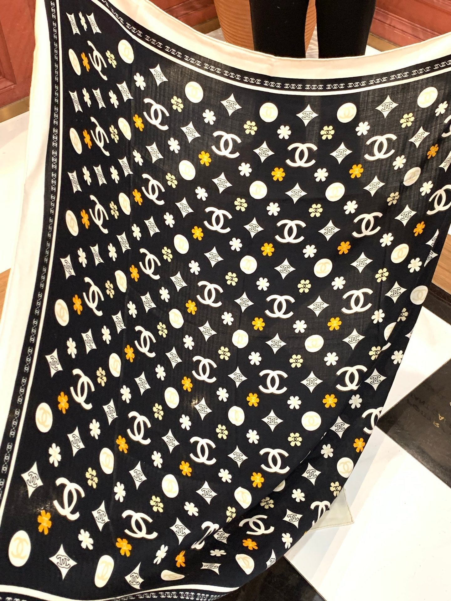 CHANEL 25S SCARF 140 IN CASHMERE 931509