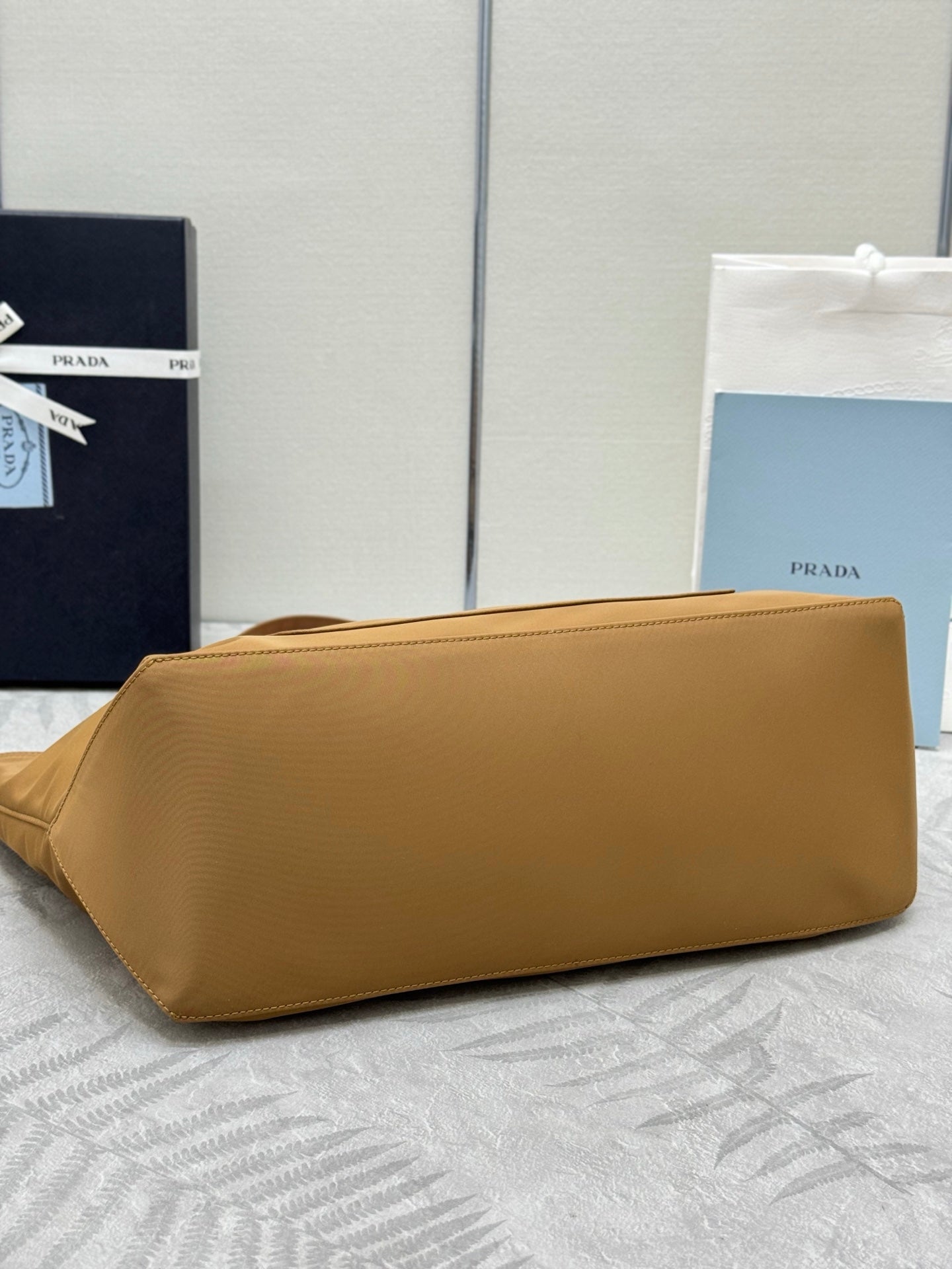 PRADA 25S RE-EDITION 1978 MEDIUM 35 IN RK CARAMEL NYLON AND SAFFIANO CALFSKIN