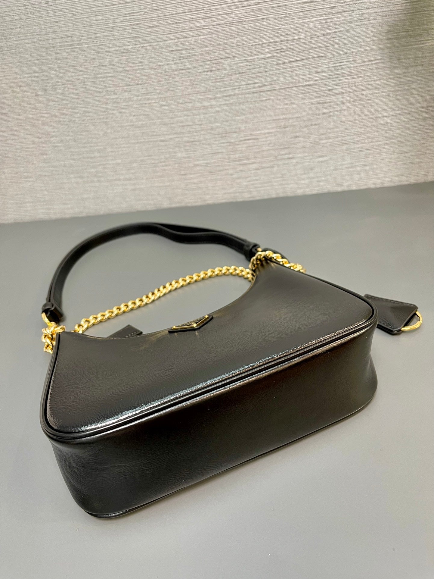 PRADA HOBO BAG 23 IN BLACK PATENT NAPPA LAMBSKIN GOLD HARDWARE