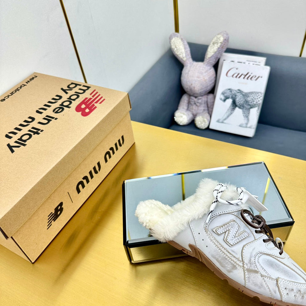 MIU MIU X NEW BALANCE 530 SNEAKER MULES IN DISTRESSED WHITE CALFSKIN SHEARLING