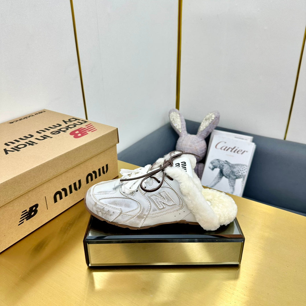 MIU MIU X NEW BALANCE 530 SNEAKER MULES IN DISTRESSED WHITE CALFSKIN SHEARLING
