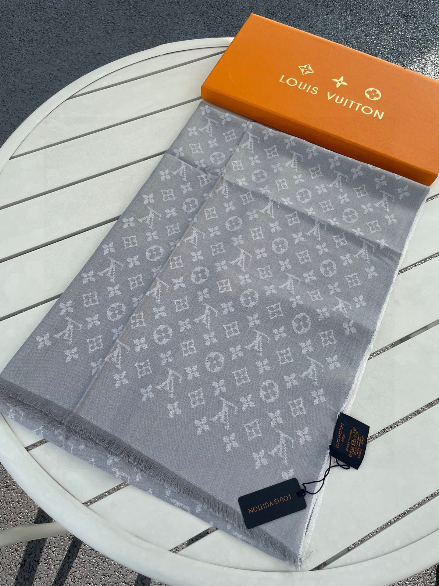 LOUIS VUITTON MONOGRAM SCARF 200 CM IN LIGHT GRAY CASHMERE AND SILK 388079